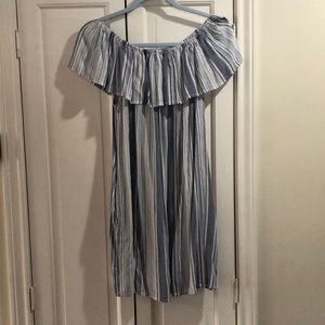 Shoulder-less dress